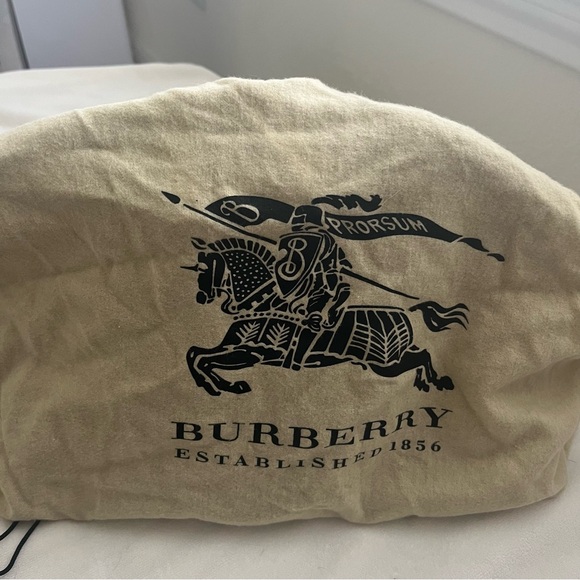 Burberry Purse - Picture 7 of 7